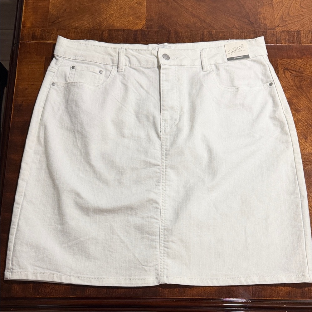 Jaclyn Smith White Denim Skirt